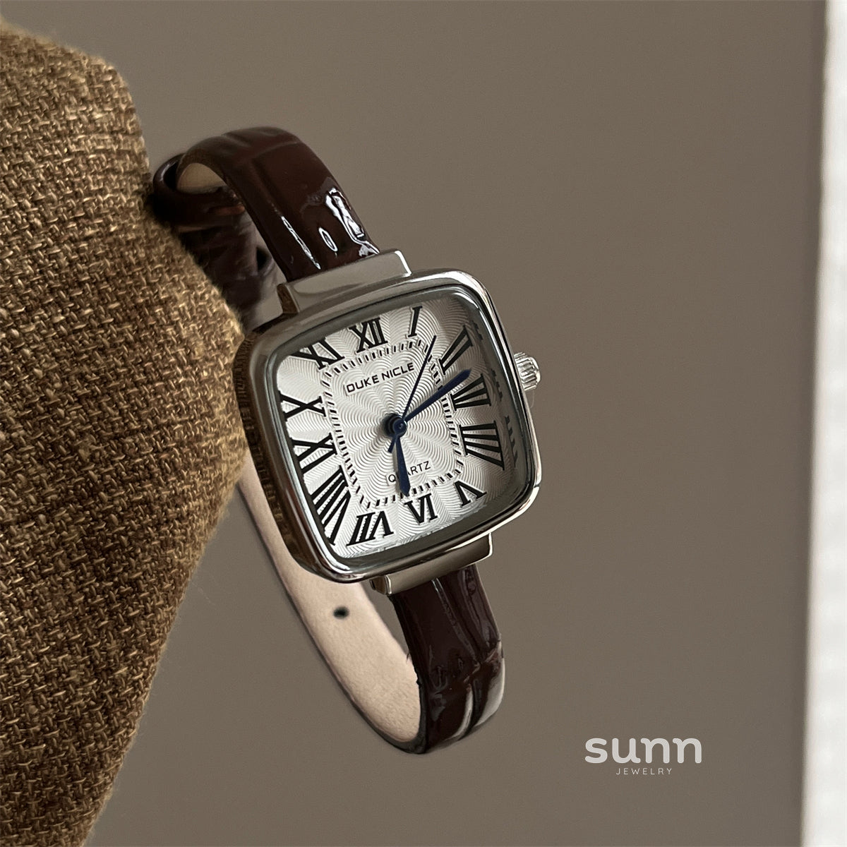 Adhira Vintage Square Watch [KCVXLYHZ]