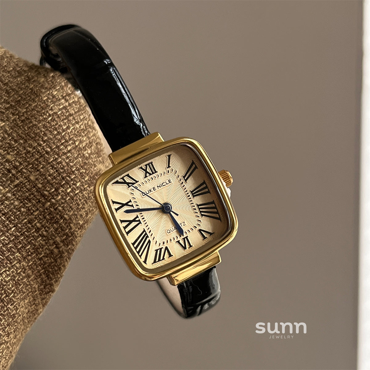 Adhira Vintage Square Watch [SIYHT4Y1]
