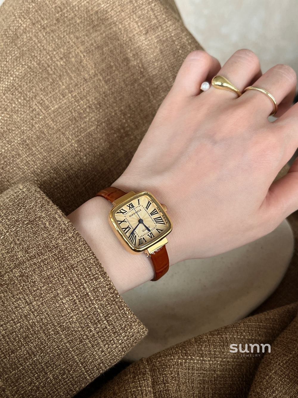 Adhira Vintage Square Watch [A9KW5L79]