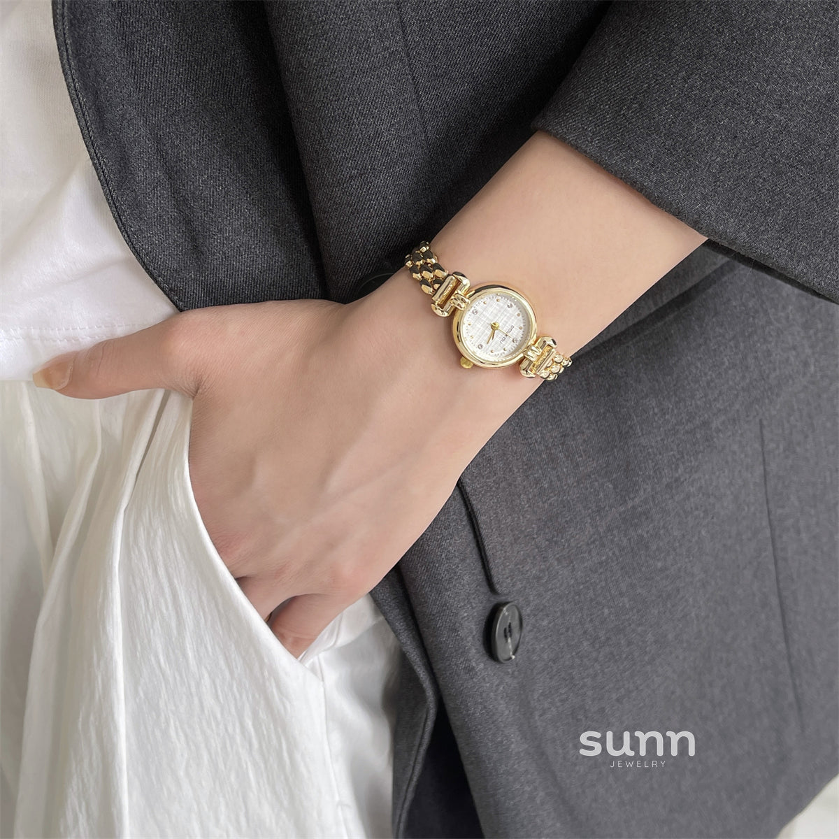 Aditi Dainty Bracelet Watch [KG49TRJX]