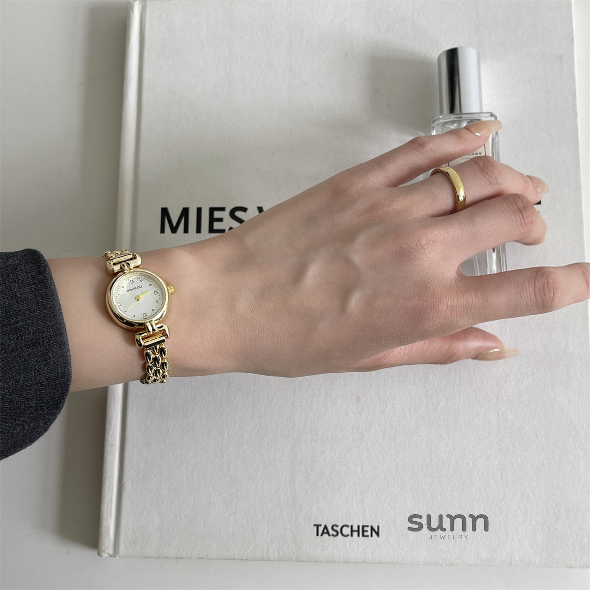 Aditi Dainty Bracelet Watch [D231RF9M]