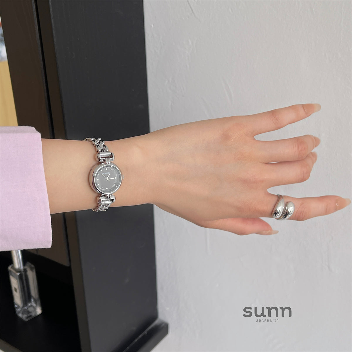 Aditi Dainty Bracelet Watch [LOMMPX4Z]