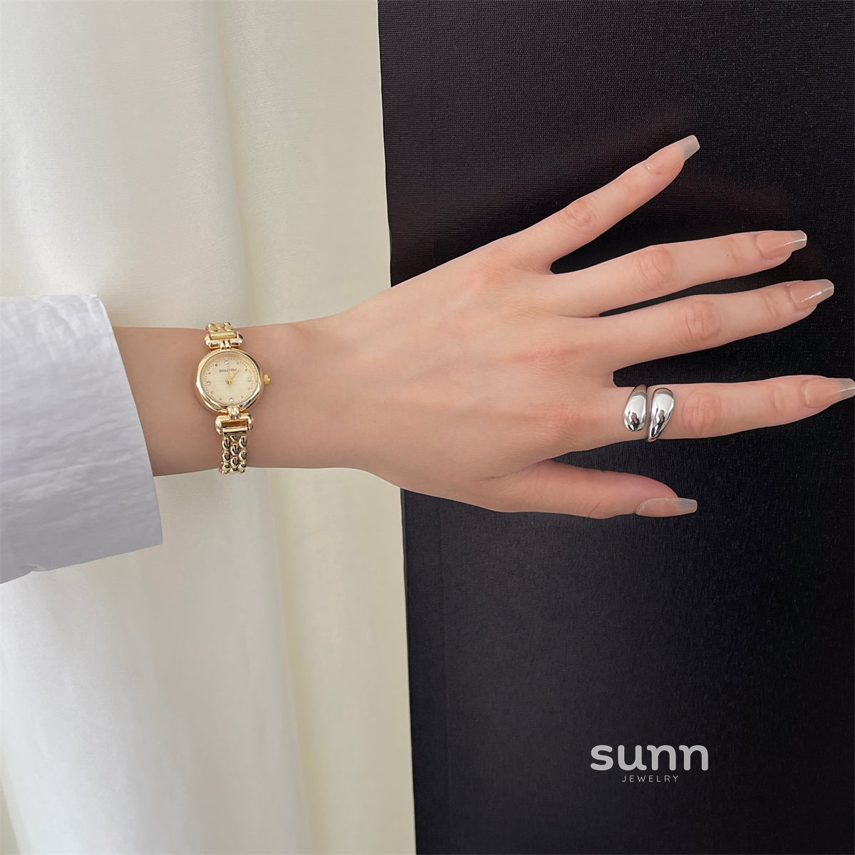 Aditi Dainty Bracelet Watch [RTM79QMM]