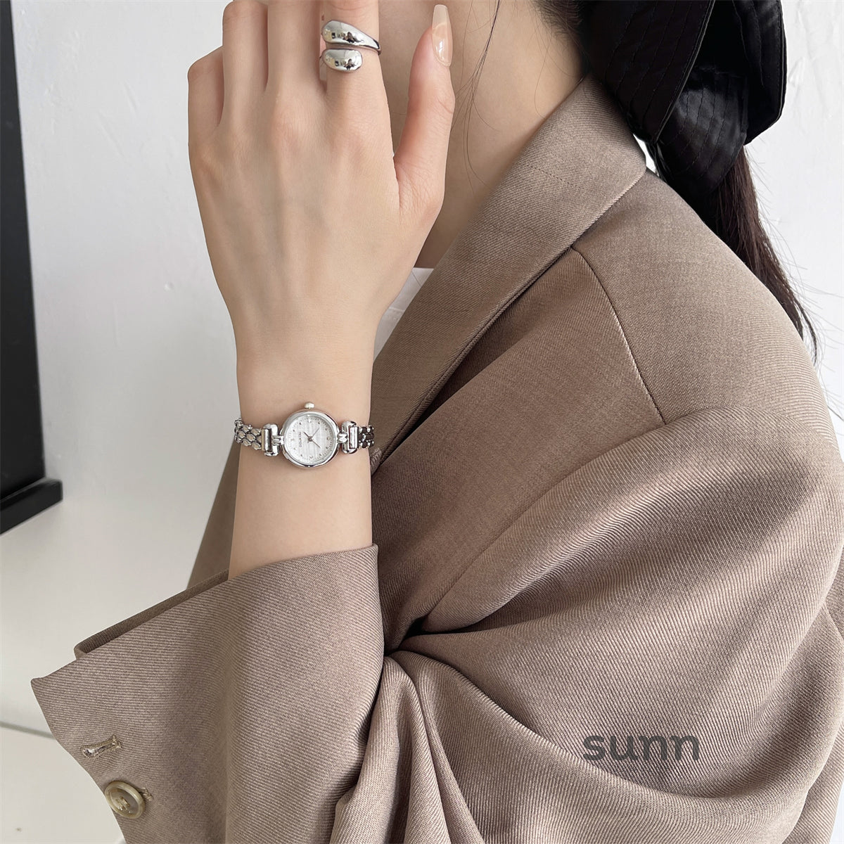 Aditi Dainty Bracelet Watch [2Q7LMYNS]