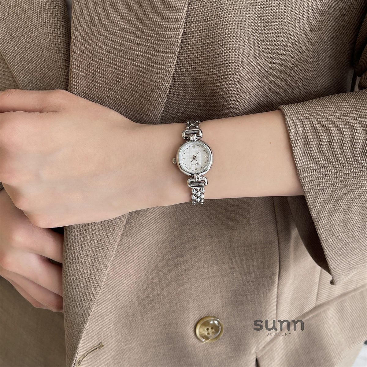Aditi Dainty Bracelet Watch [C7YH6OLV]