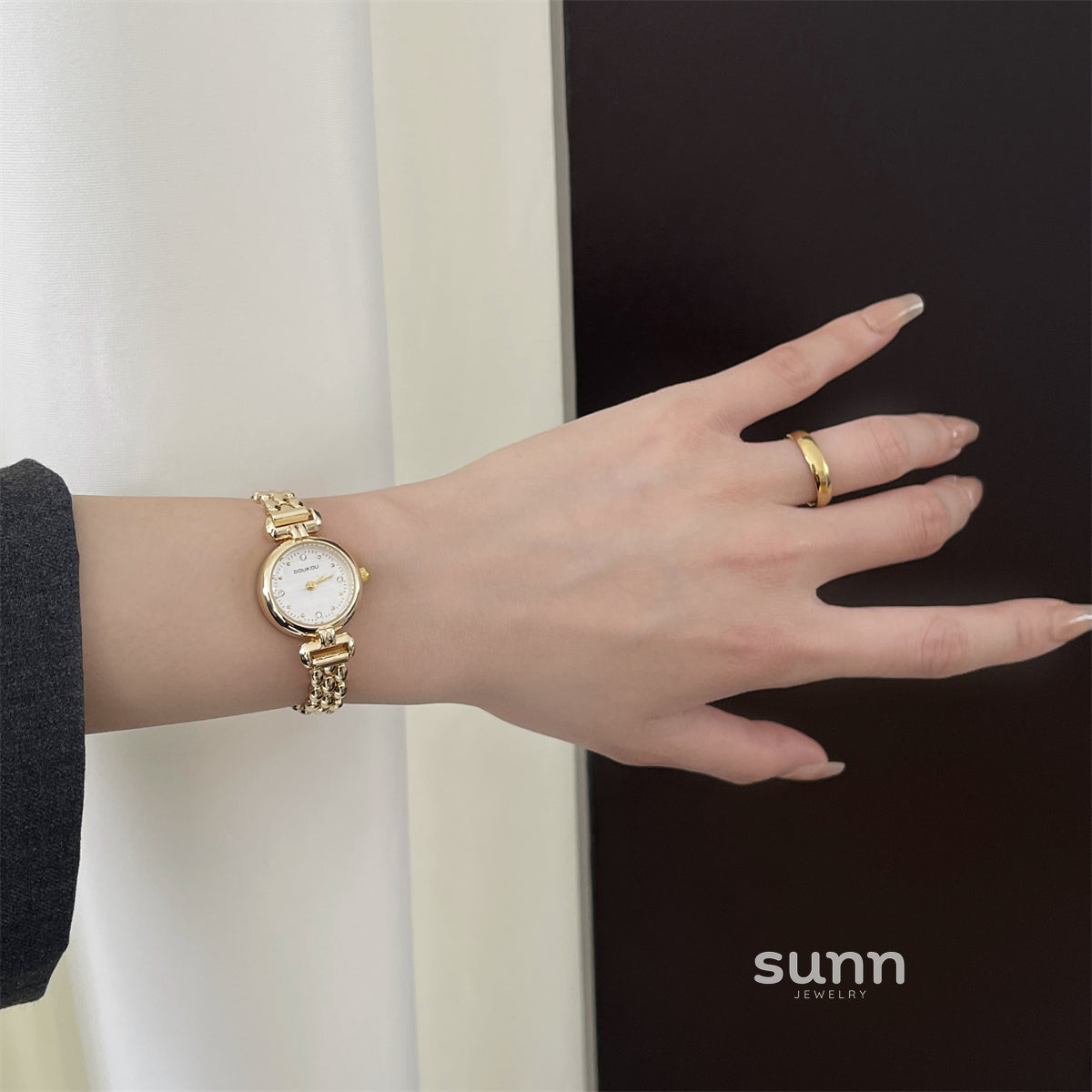 Aditi Dainty Bracelet Watch [RXIH6ZQQ]