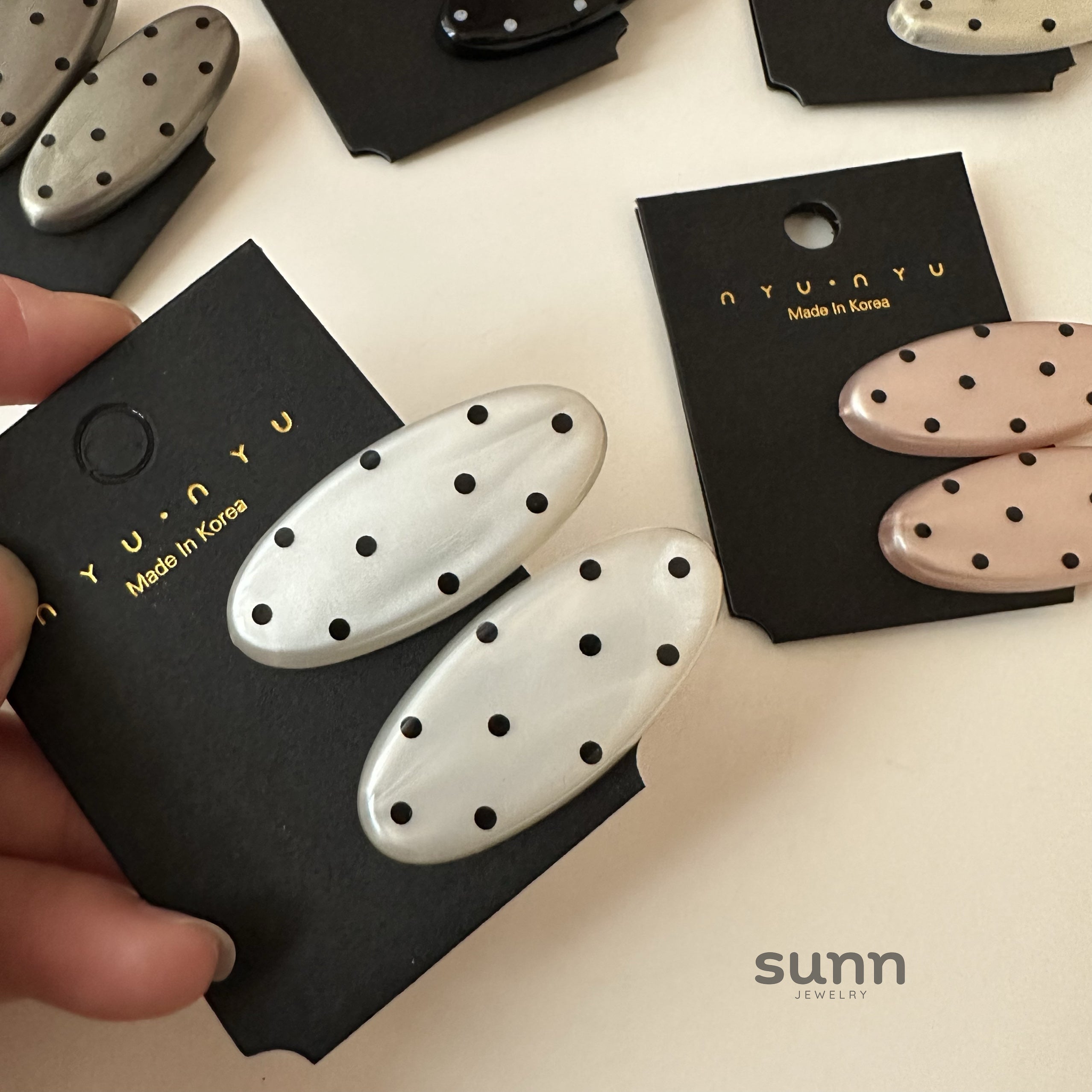 Aditi Polka Dot Hair Clip [P0H3J2KG]