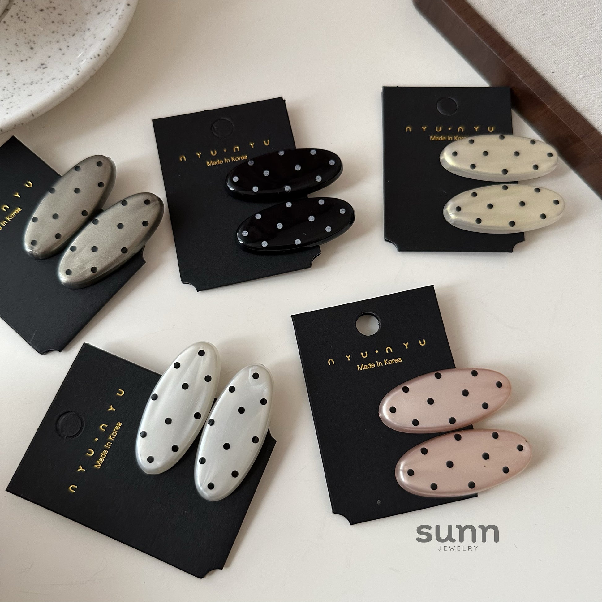 Aditi Polka Dot Hair Clip [G8OPMVPQ]