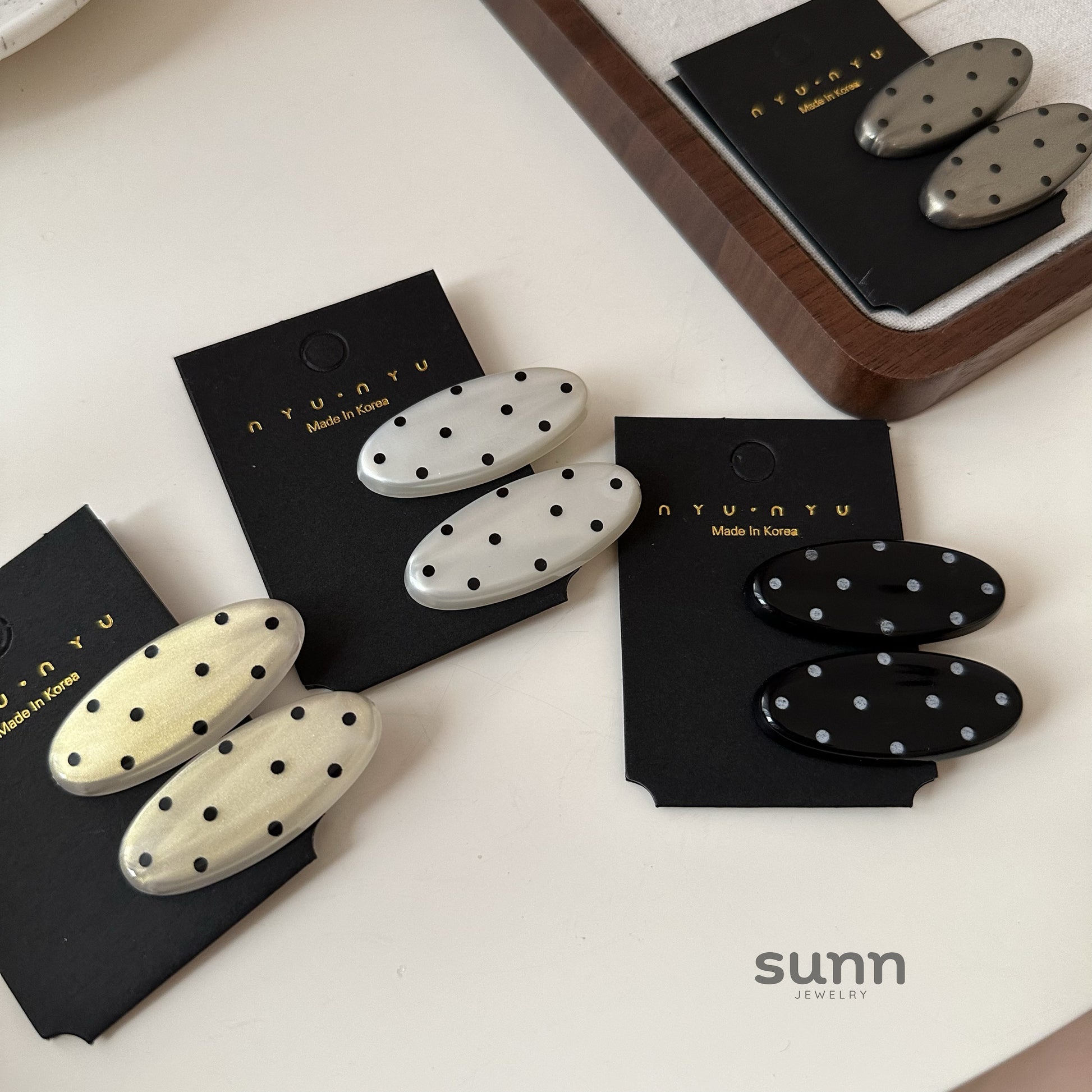 Aditi Polka Dot Hair Clip [K6XMFTB2]
