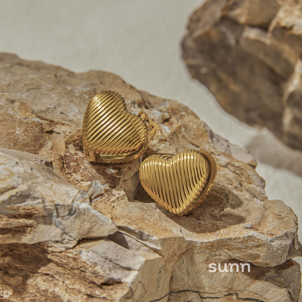 Adley Pave Heart Earrings [4JHDQ8AP]