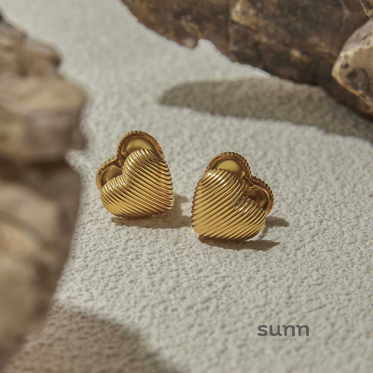 Adley Pave Heart Earrings [STVPQNTS]