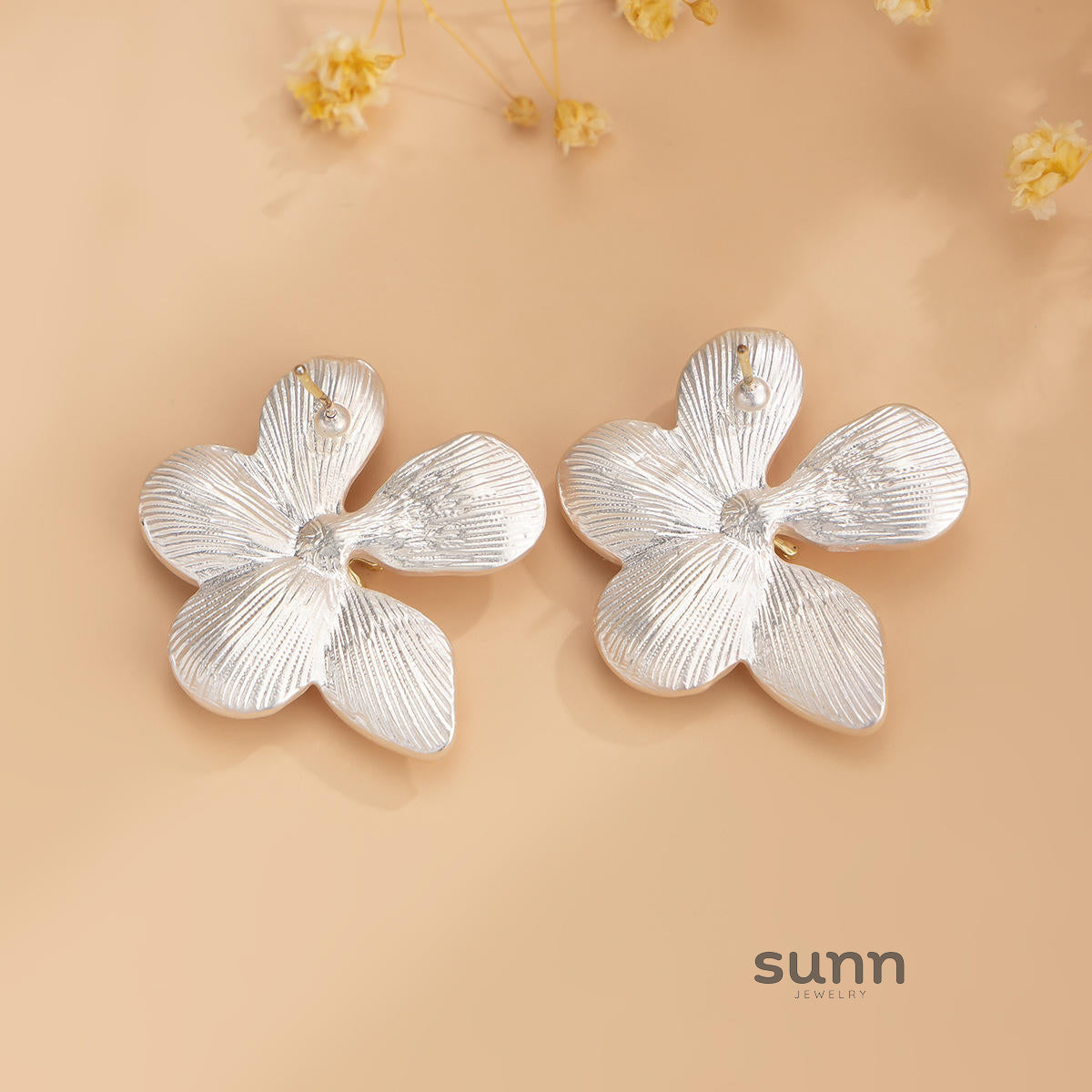 Adrianne Sculpted Bloom Jewelry [T4HRN3IM]