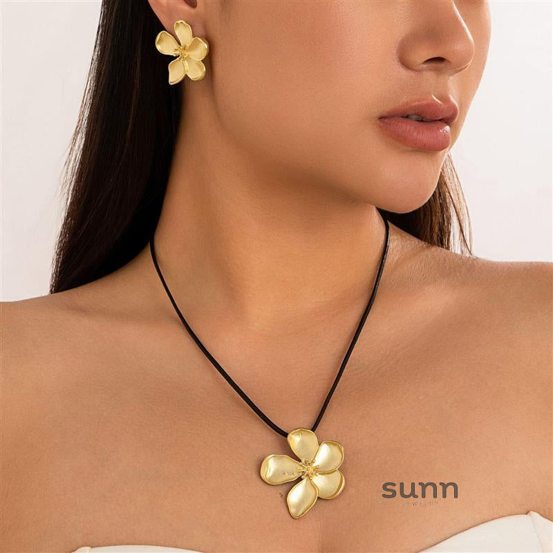 Adrianne Sculpted Bloom Jewelry [AQO0MS9I]