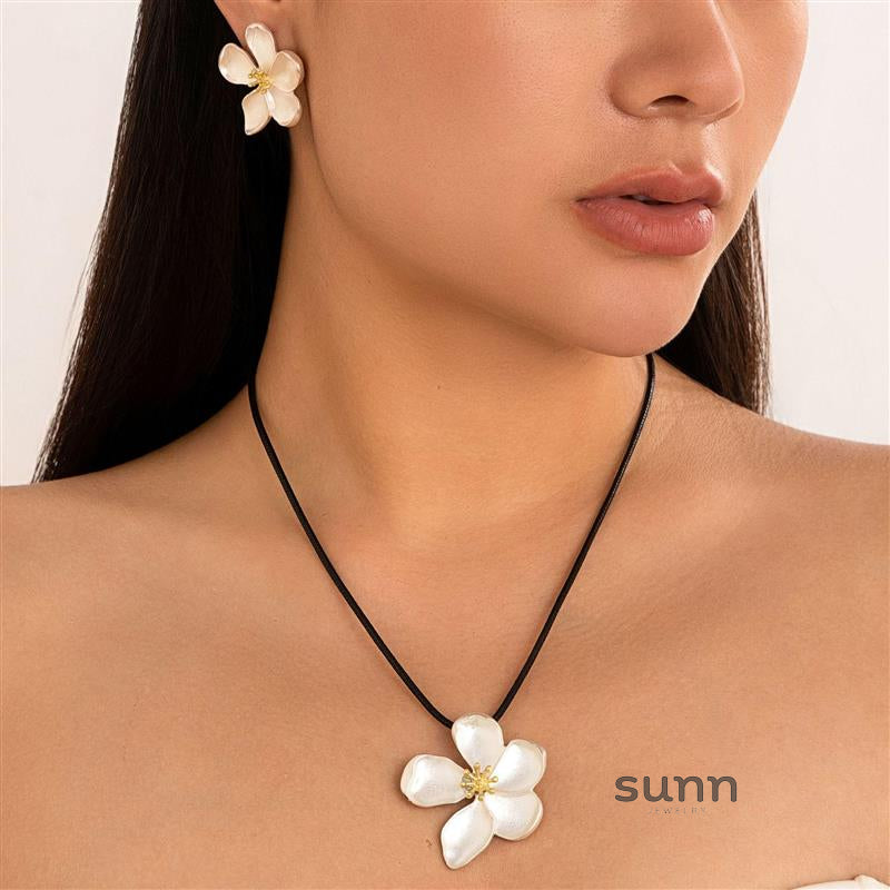 Adrianne Sculpted Bloom Jewelry [8Y2G7OG0]
