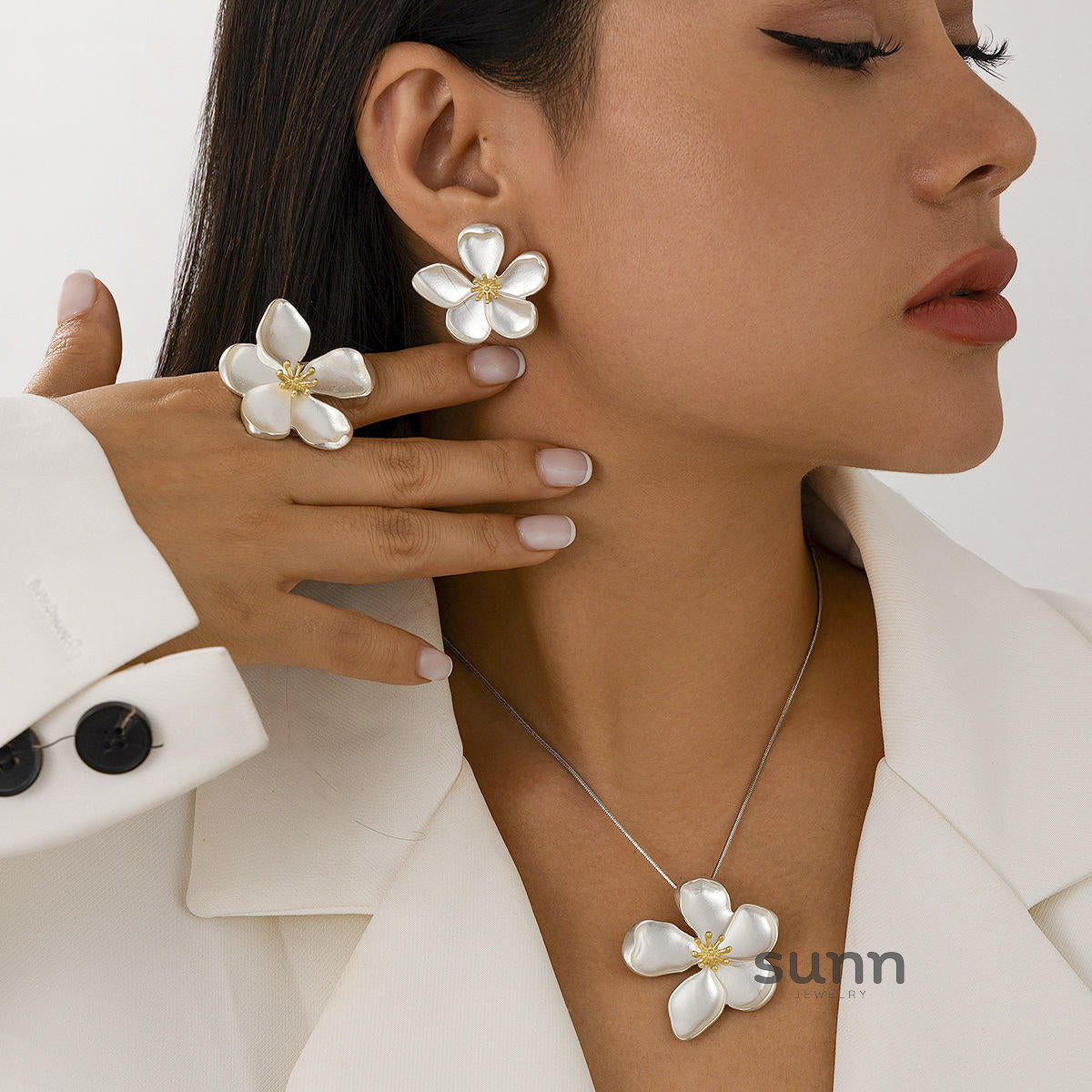Adrianne Sculpted Bloom Jewelry [GVZEVX7I]