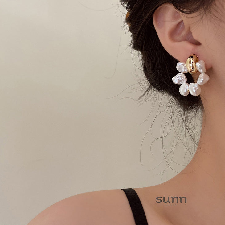 Aerabella Pearl Circle Drop Earrings [4K8CT1OV]