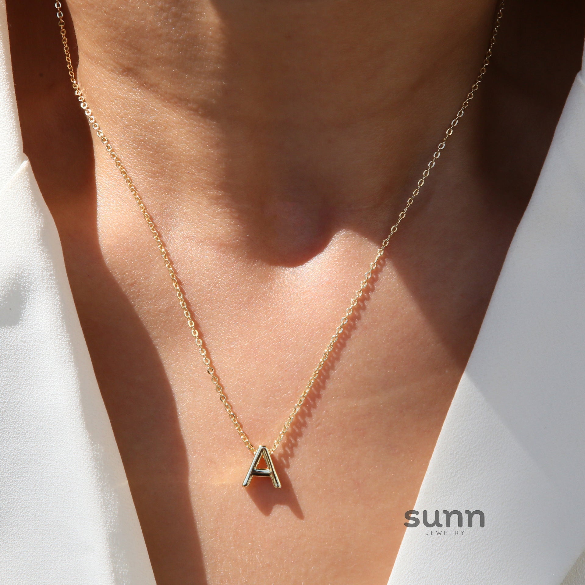 Agnes Initial Pendant Necklace [C45CE1J9]
