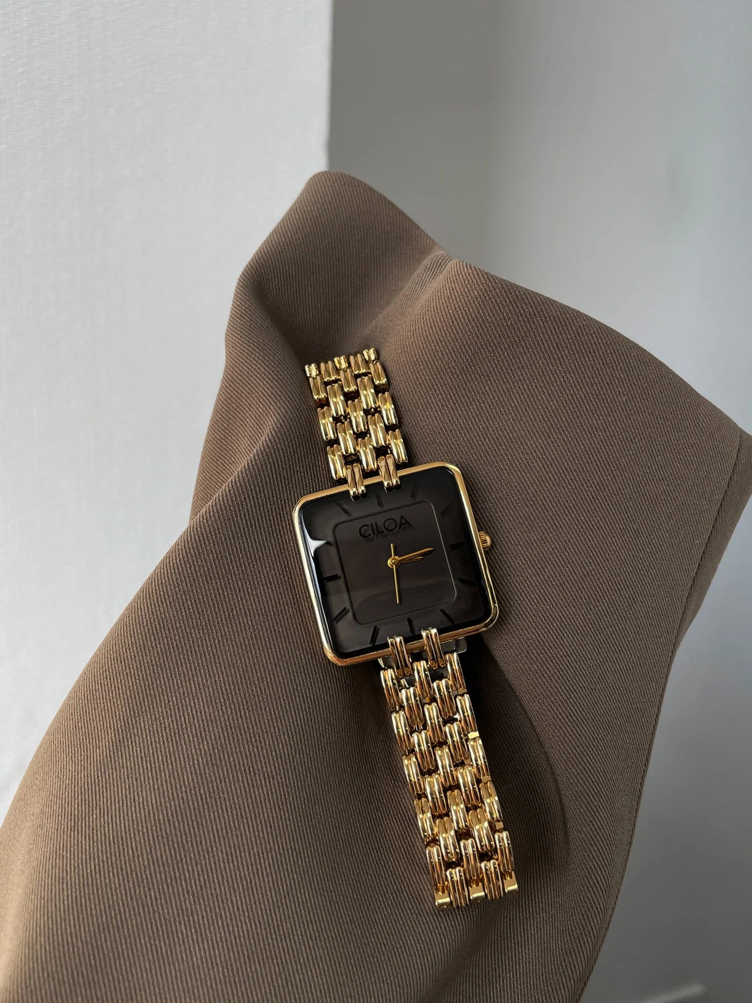 Ahlam Vintage Square Watch