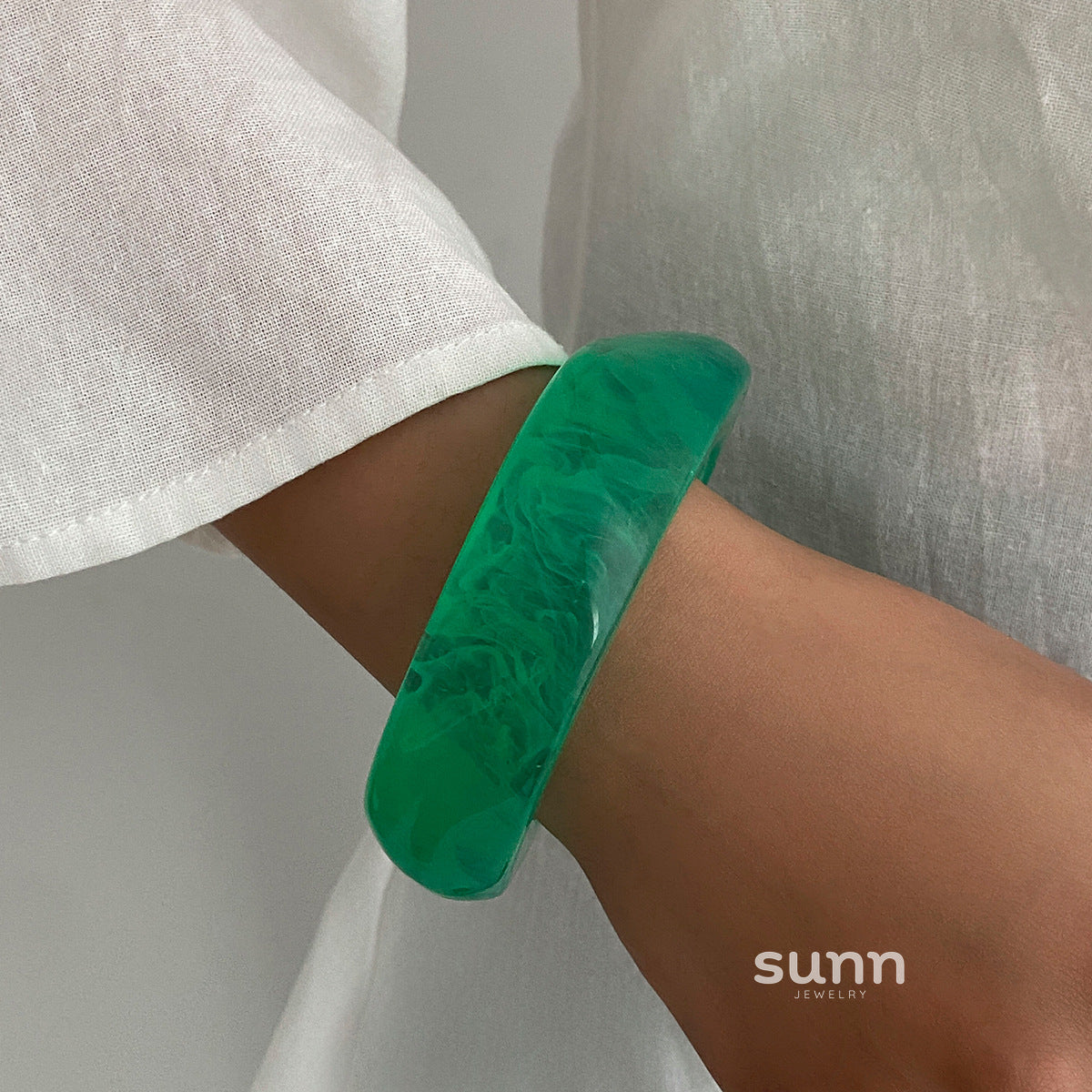 Ahmiya Wave Resin Bangle [OE50YHWF]