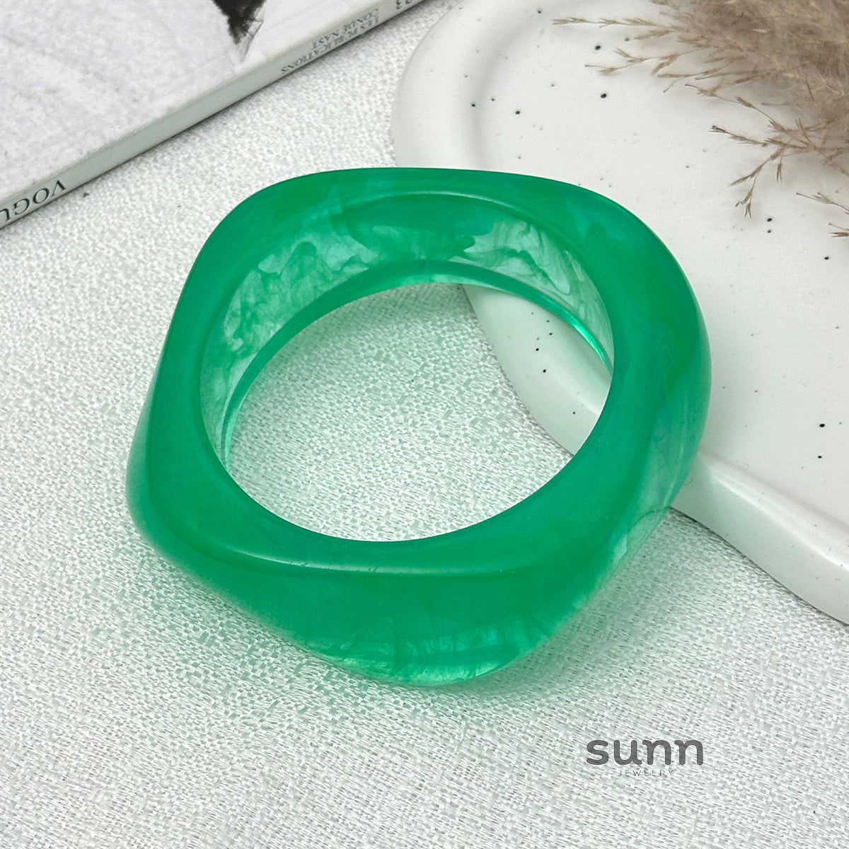 Ahmiya Wave Resin Bangle [6D5R8PVA]