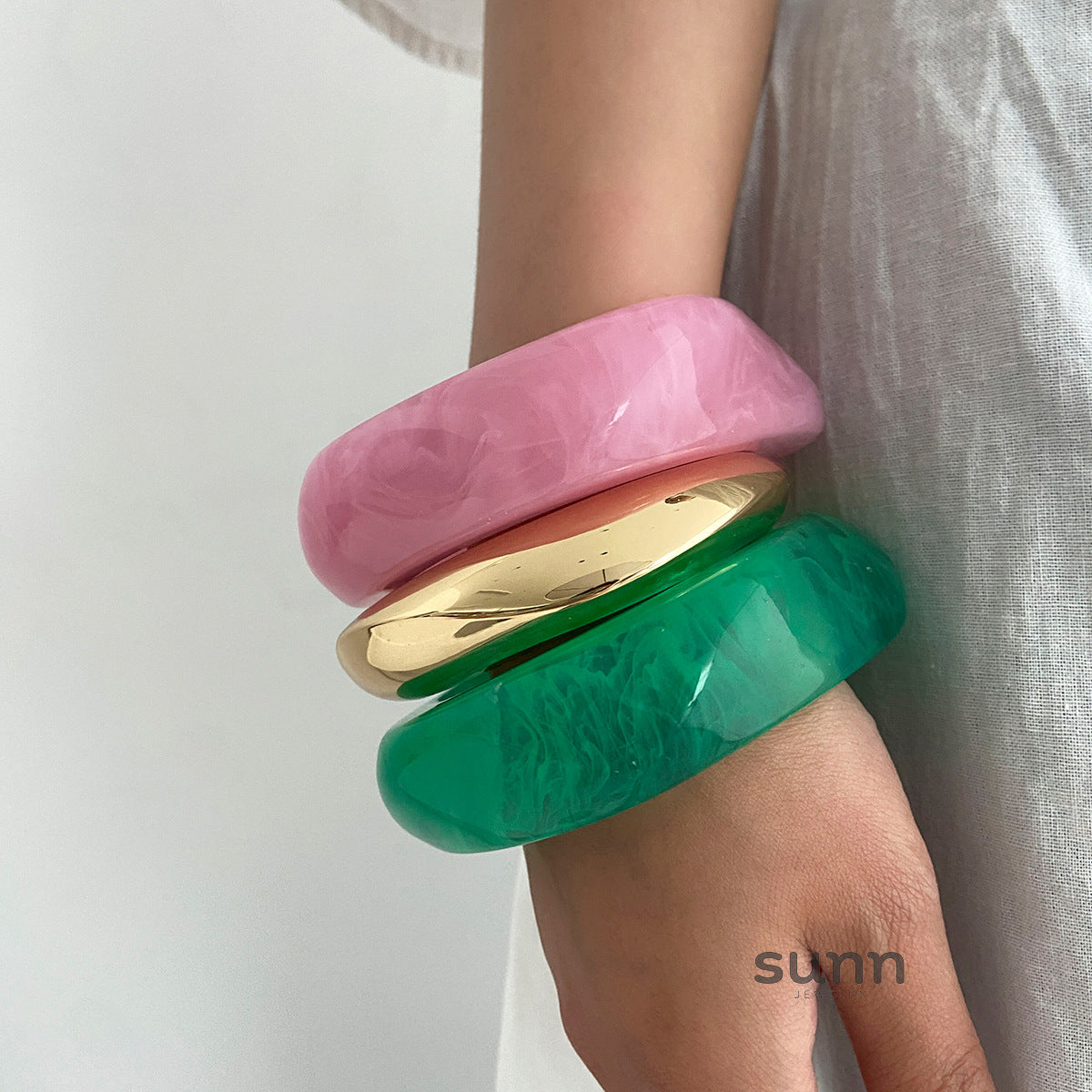 Ahmiya Wave Resin Bangle [NN7PNRKH]