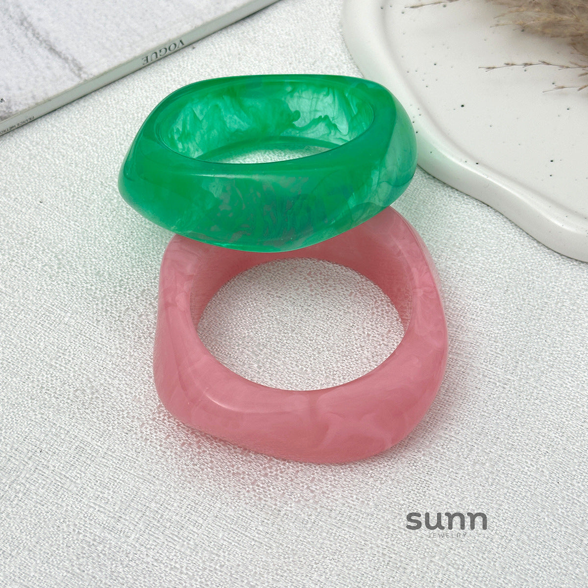 Ahmiya Wave Resin Bangle [R20MDHAU]