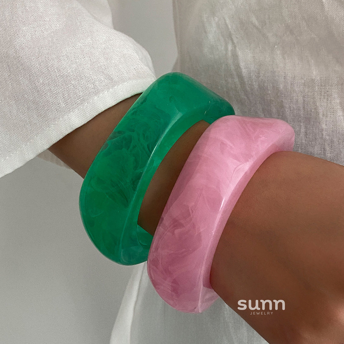Ahmiya Wave Resin Bangle [C0834OZH]