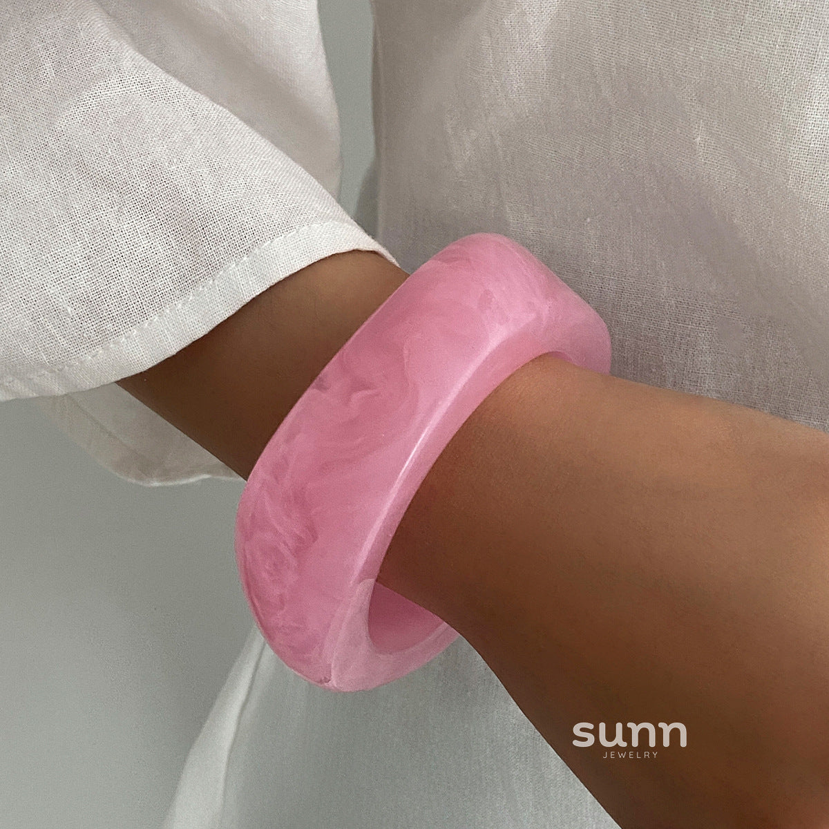 Ahmiya Wave Resin Bangle [RU67K0DS]