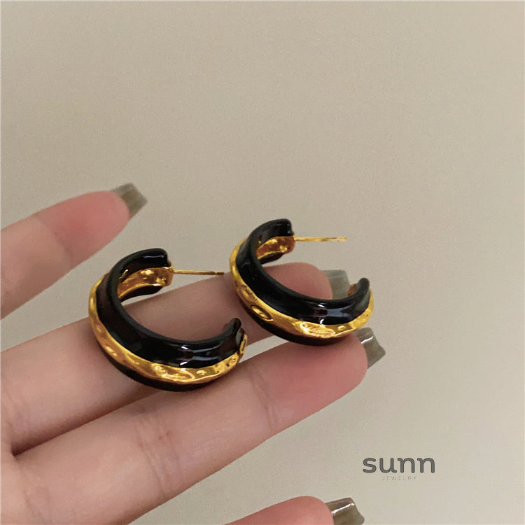 Ahna Black Gold C-Hoop Earrings [ERGP064I]