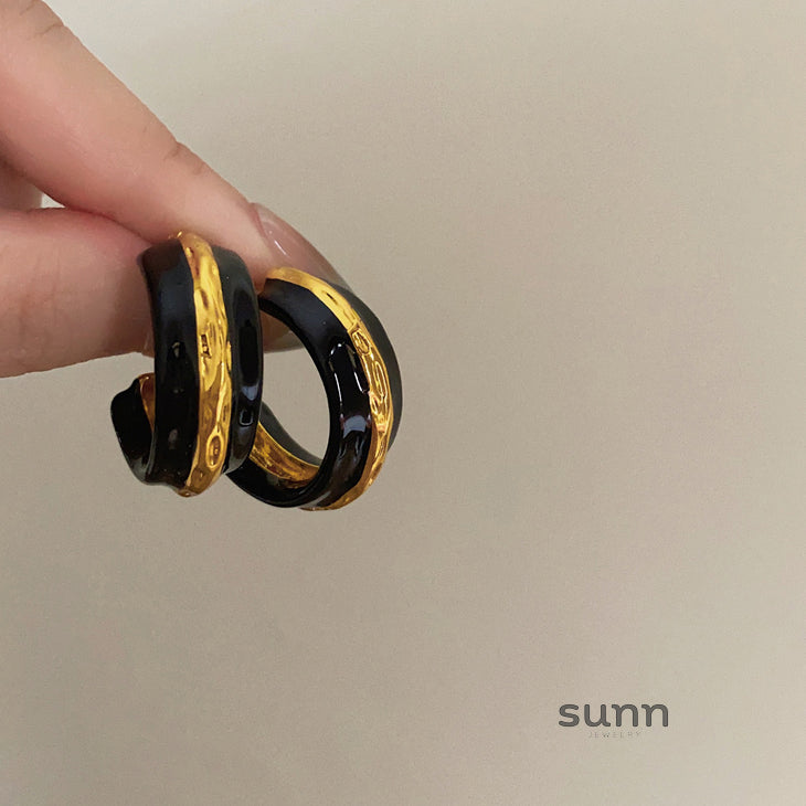 Ahna Black Gold C-Hoop Earrings [3UBWYVR3]