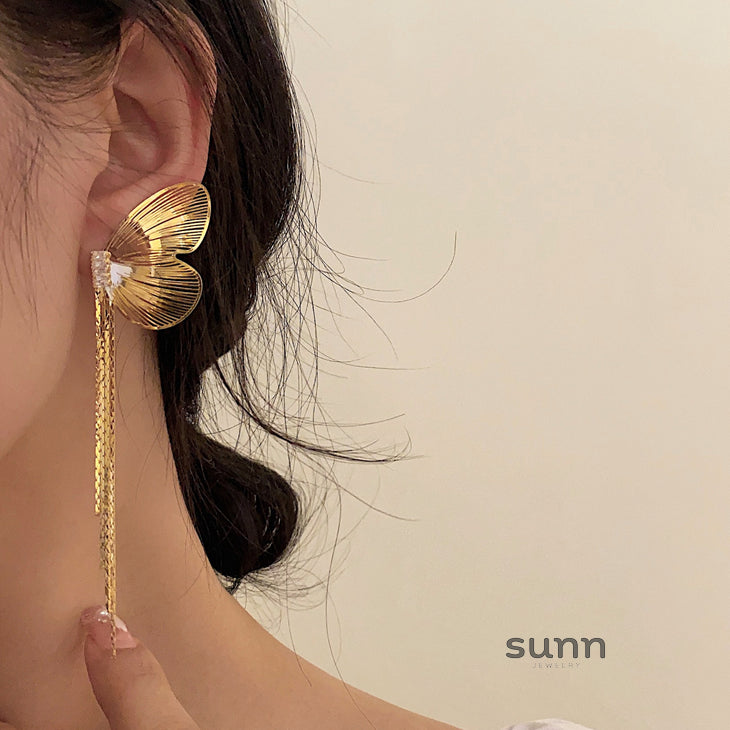 Aiden Butterfly Wing Tassel Earrings [EUEQWHL0]
