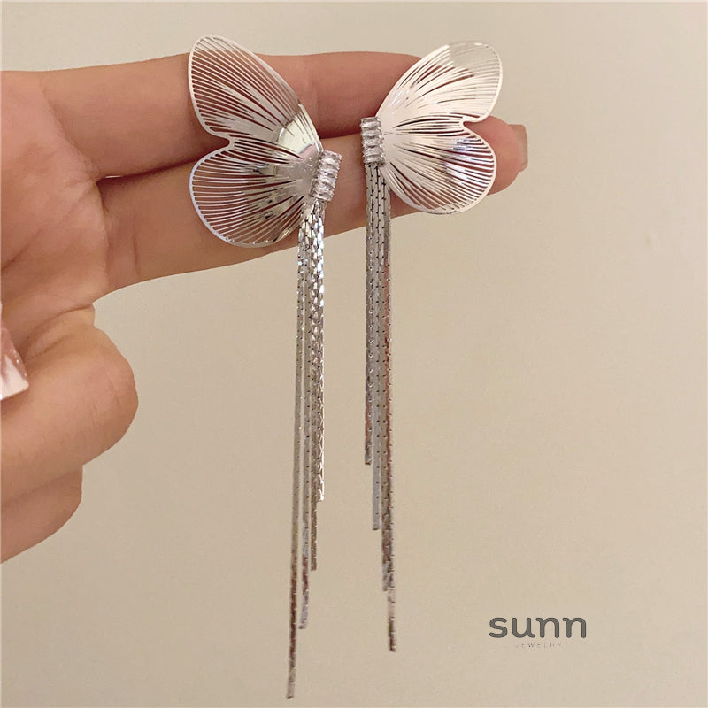 Aiden Butterfly Wing Tassel Earrings [K3XKZ6UU]