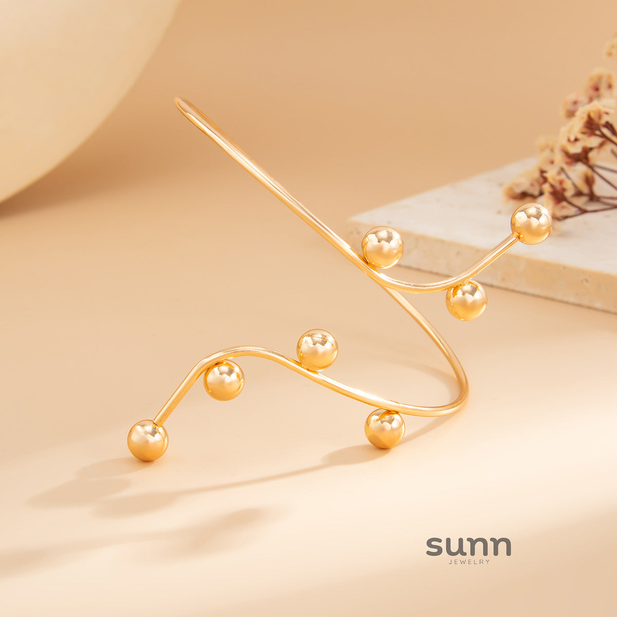 Aiko Minimalist Sphere Arm Cuff [S2X0HHR5]