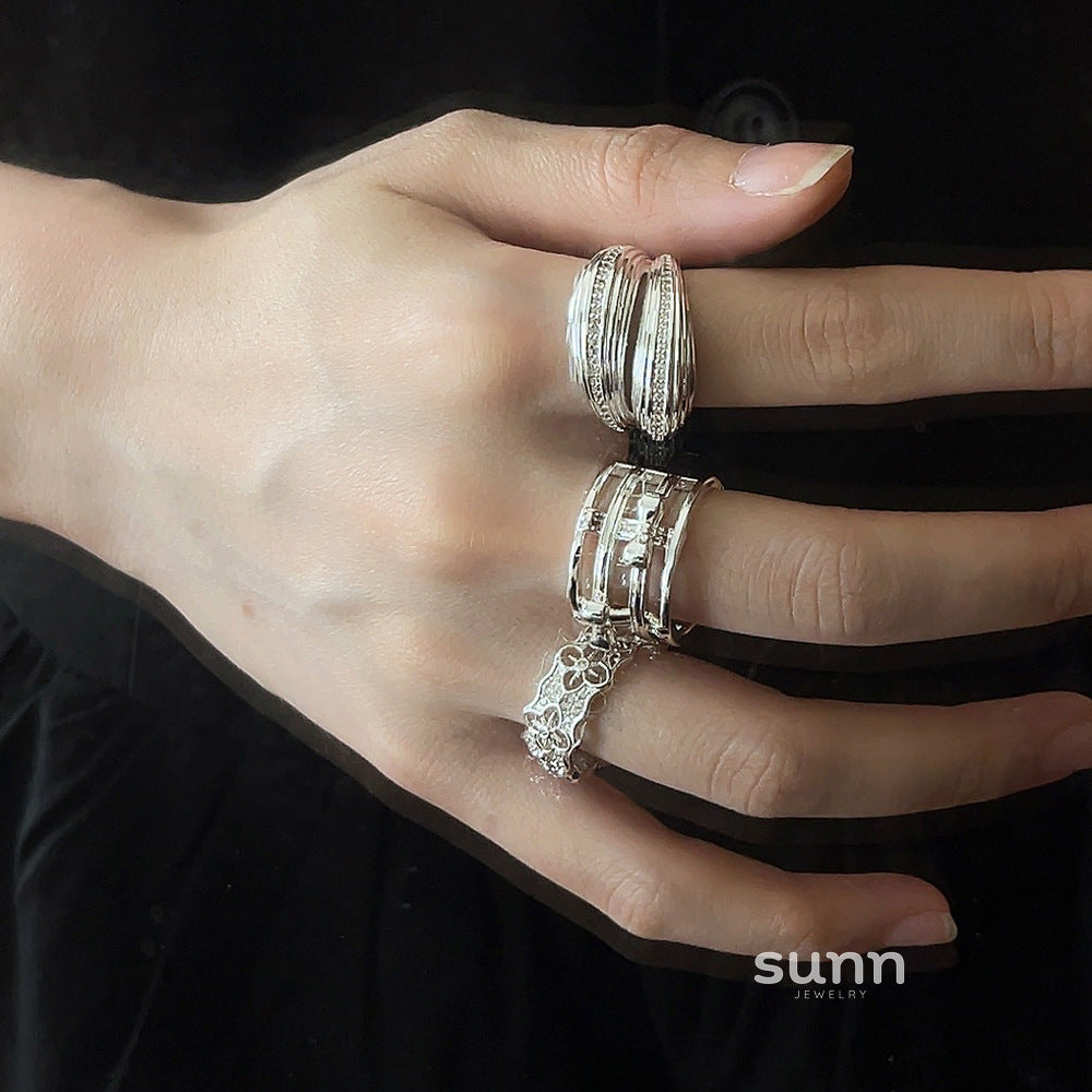 Ailana Hollow Floral Bow Ring [JR4LYA1Q]