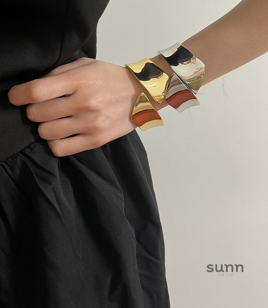 Ailany Glossy Cuff Bracelet [IX5DT0AO]