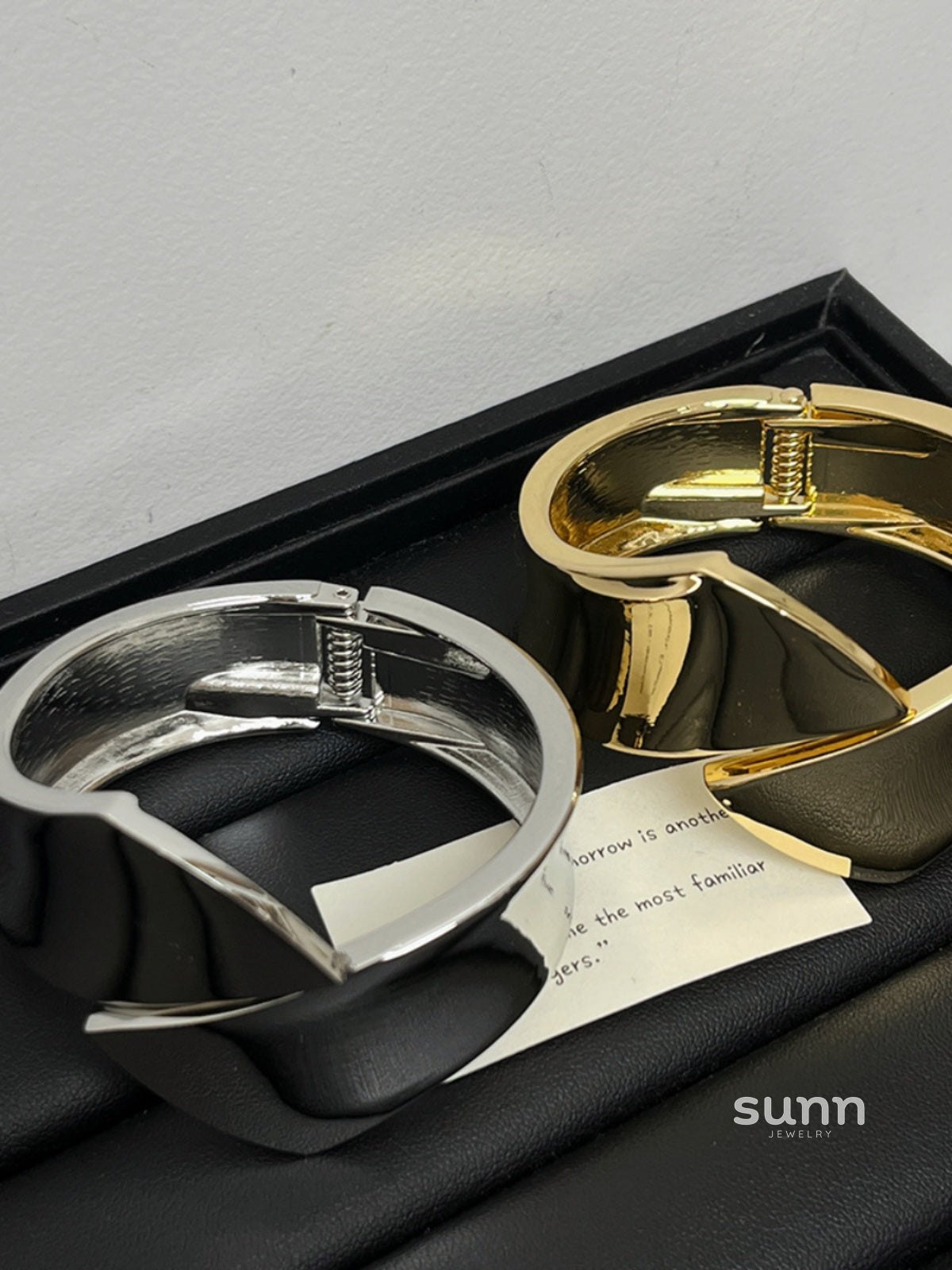 Ailany Glossy Cuff Bracelet [TXCJCBDR]
