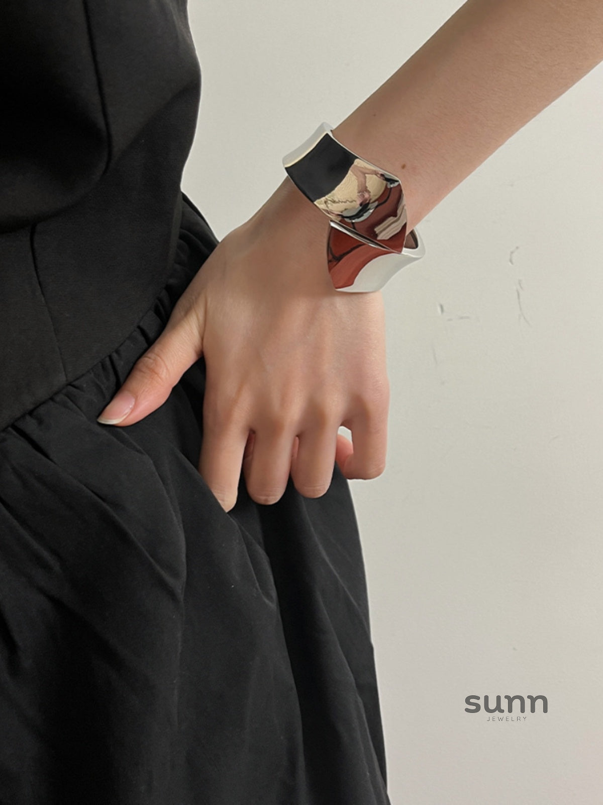 Ailany Glossy Cuff Bracelet [UCSLPSA4]