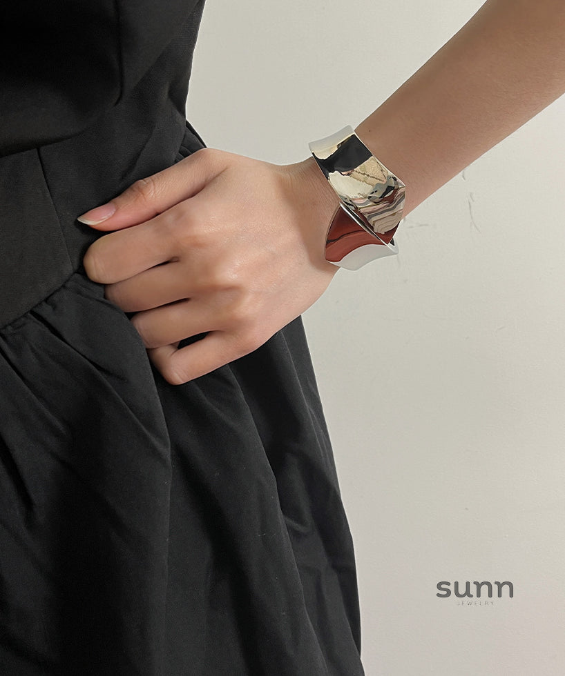 Ailany Glossy Cuff Bracelet [C7NMFT4K]