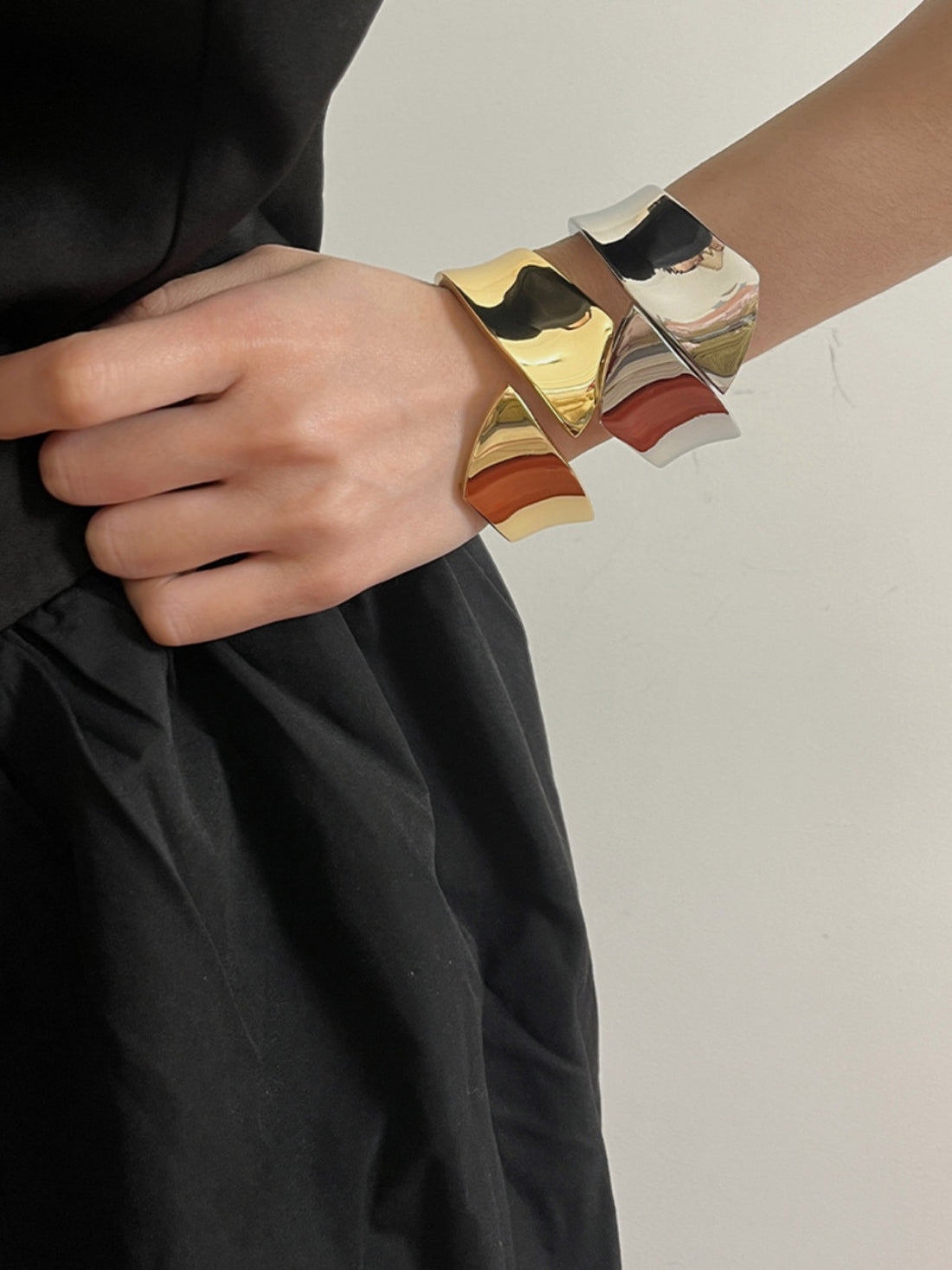 Ailany Glossy Cuff Bracelet [GCGLU342]