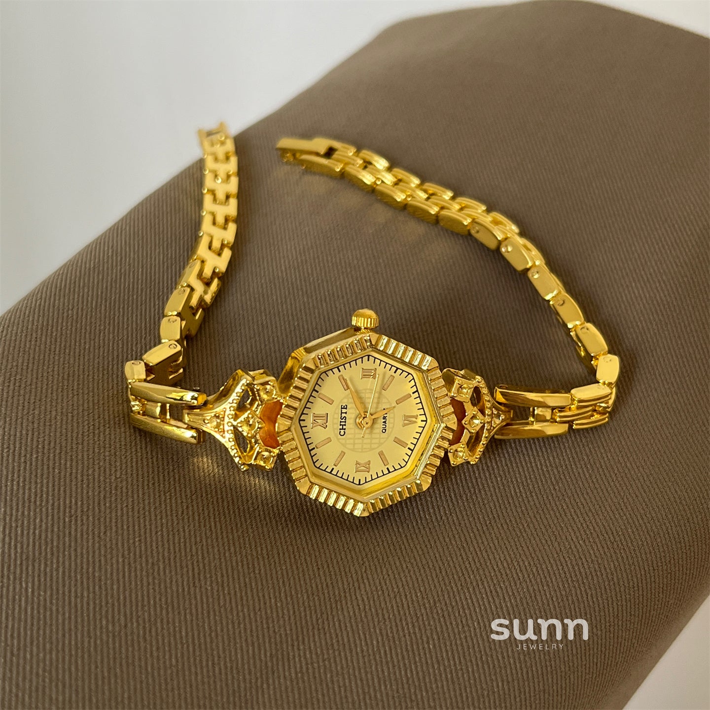 Ailey Vintage Bracelet Watch [8DOK0H6D]