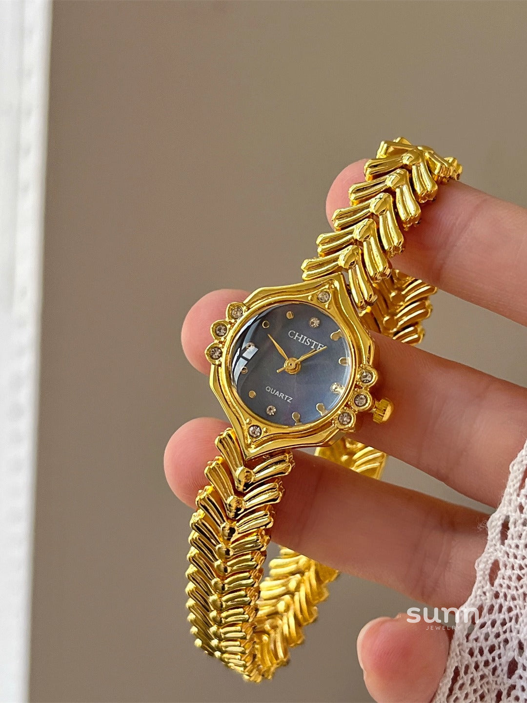Ailey Vintage Bracelet Watch [B3P5BWLQ]