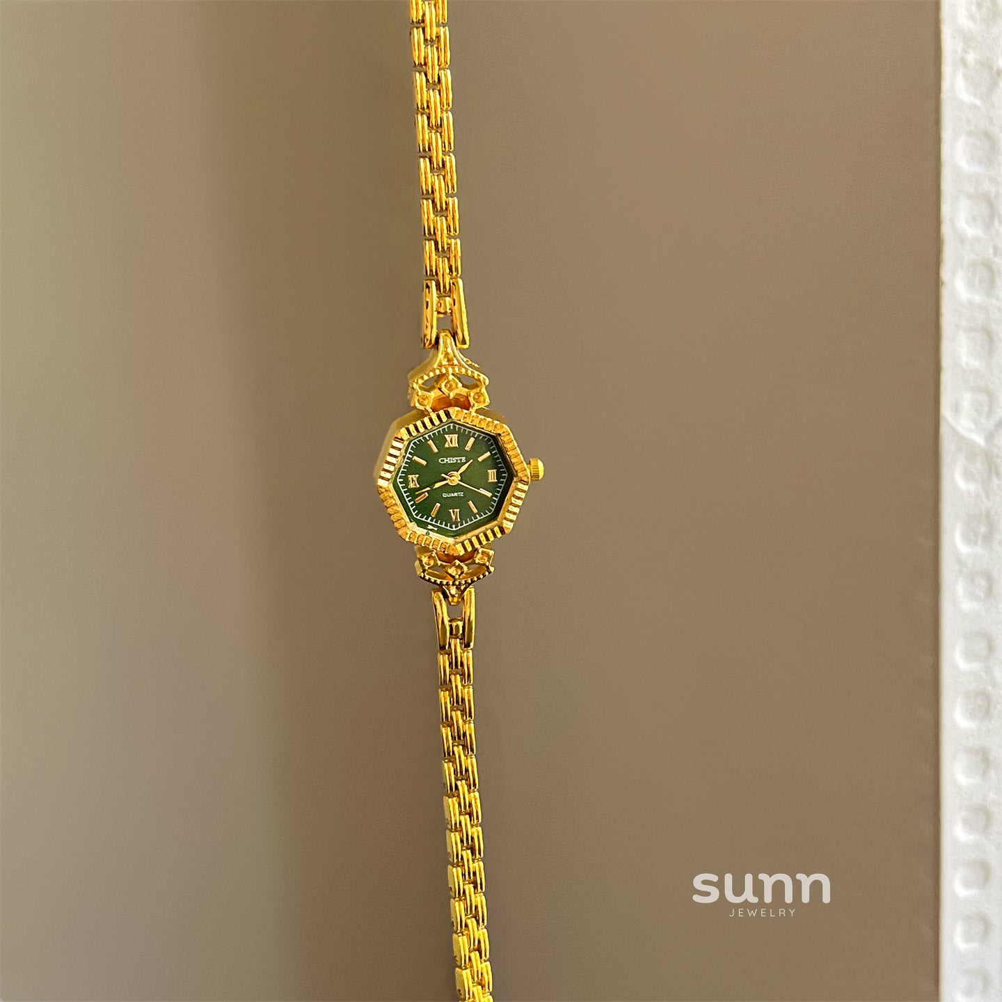 Ailey Vintage Bracelet Watch [EJBFNG3Z]
