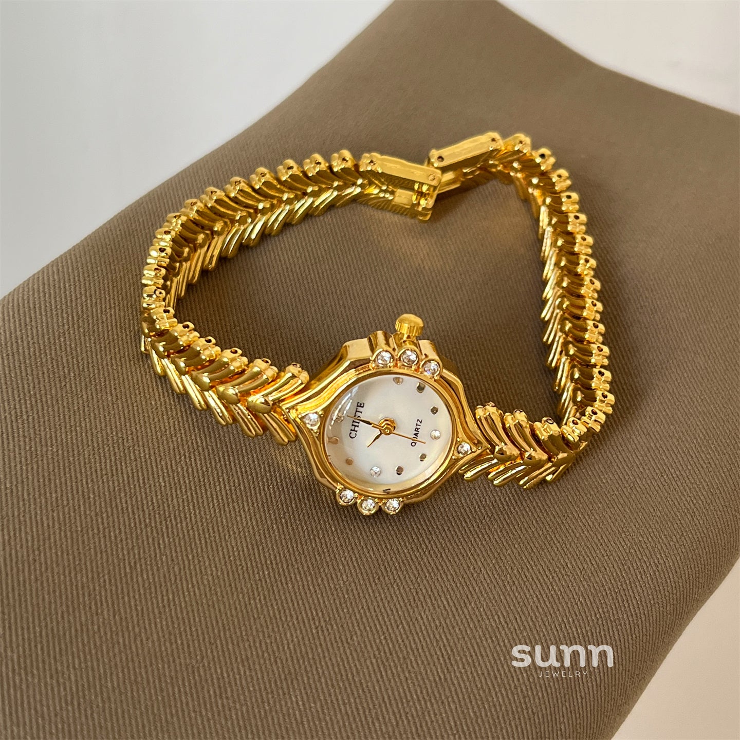 Ailey Vintage Bracelet Watch [TRW28UFV]