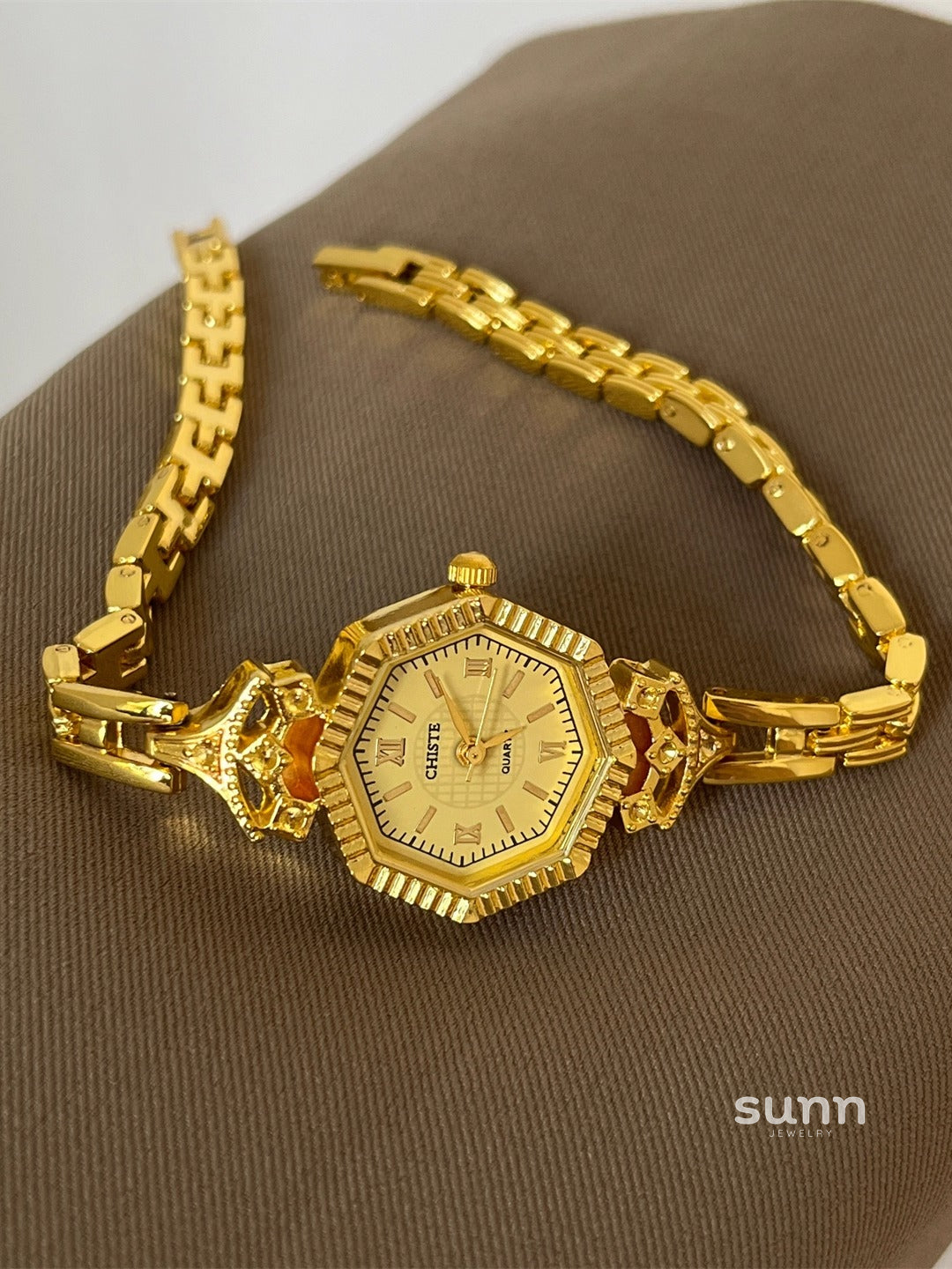 Ailey Vintage Bracelet Watch [3EVATP08]