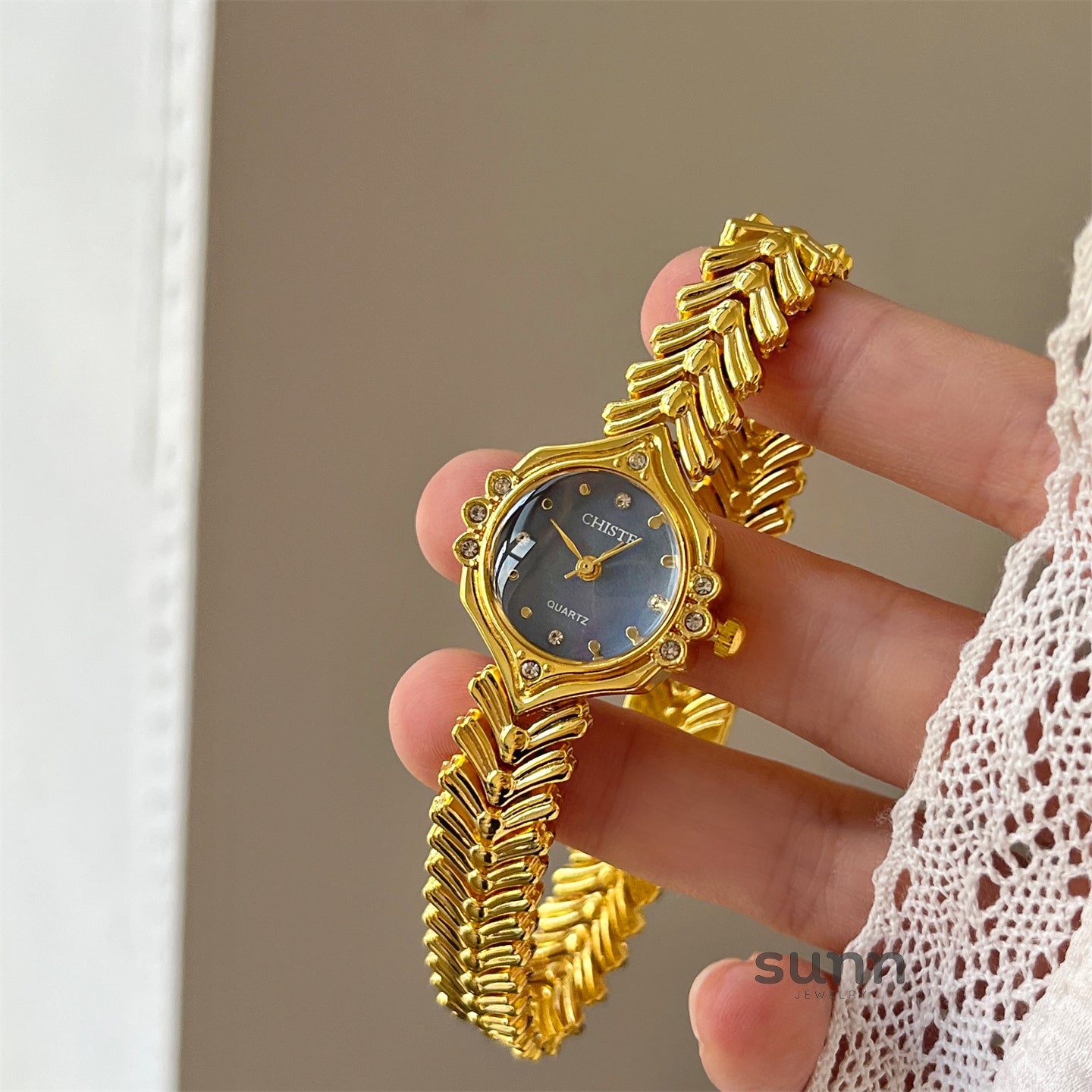 Ailey Vintage Bracelet Watch [HF1H0BBT]
