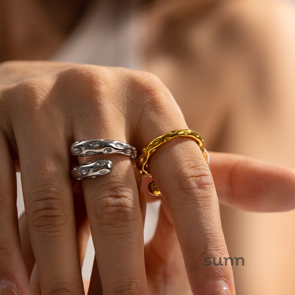 Ailin Hammered Gold Ring [JID7D6TJ]