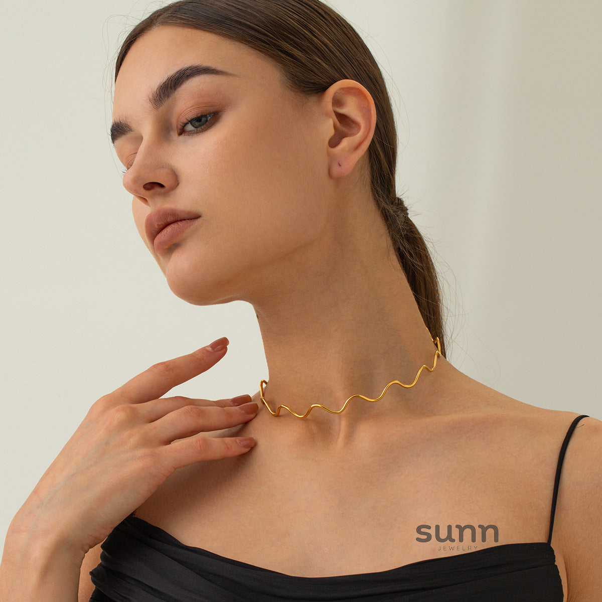 Ailin Minimalist Wave Necklace [7FBX9XJT]
