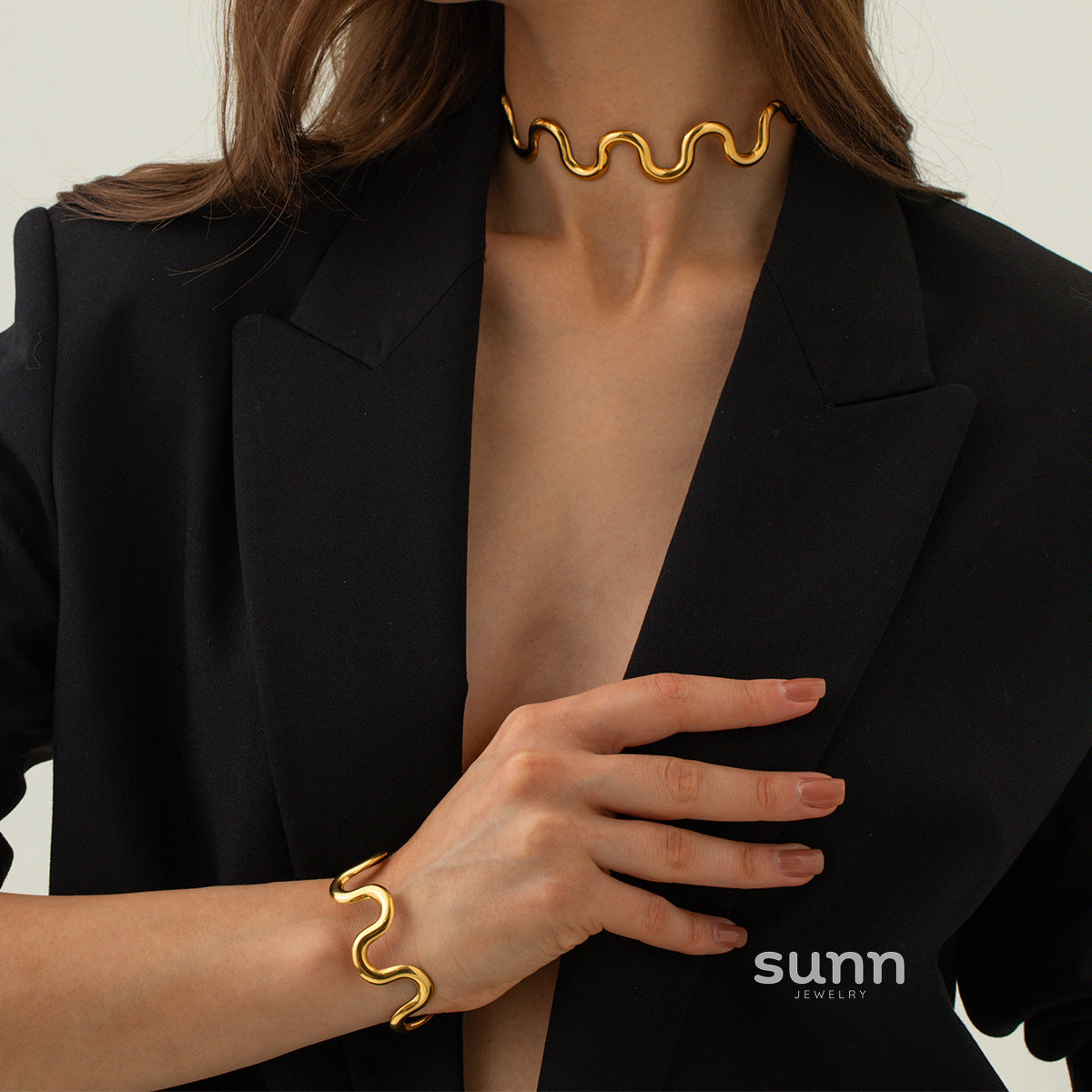 Ailin Minimalist Wave Necklace [CRDLMREU]