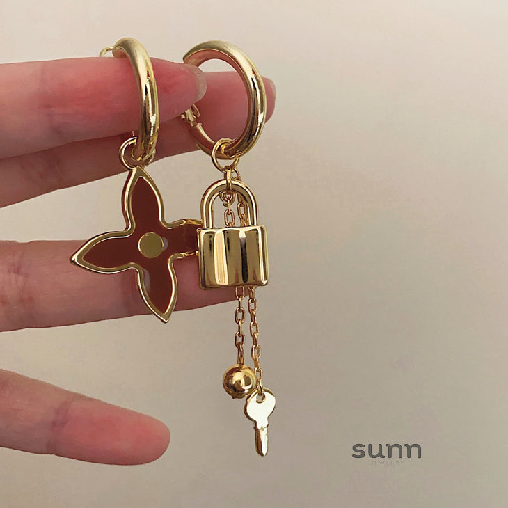 Ailish Asymmetric Key Lock Earrings [9JMUHSHP]