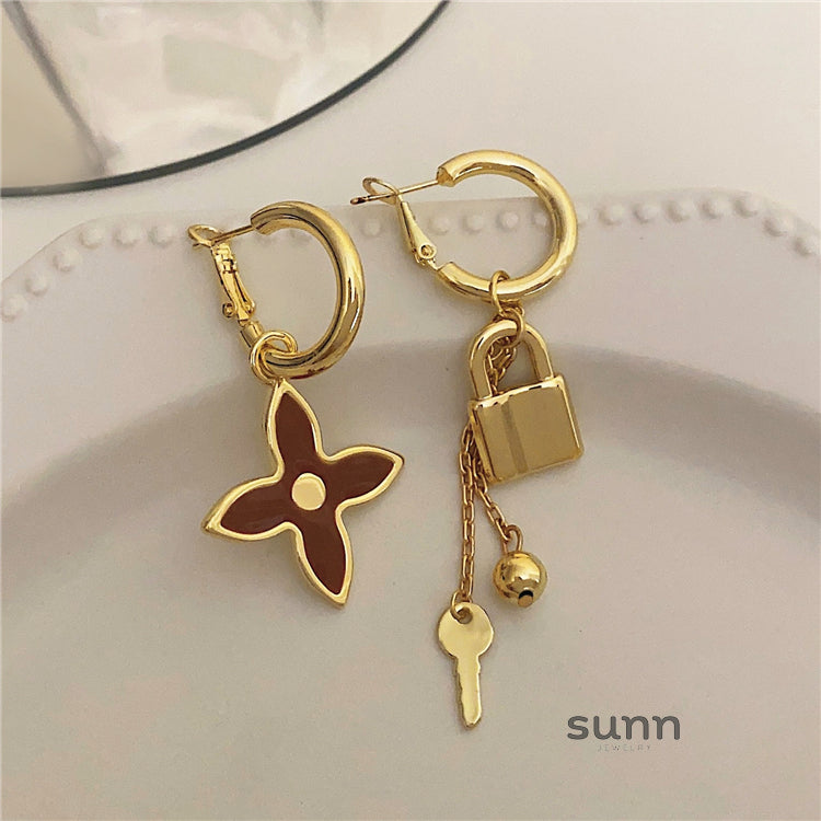 Ailish Asymmetric Key Lock Earrings [2C2D5LED]